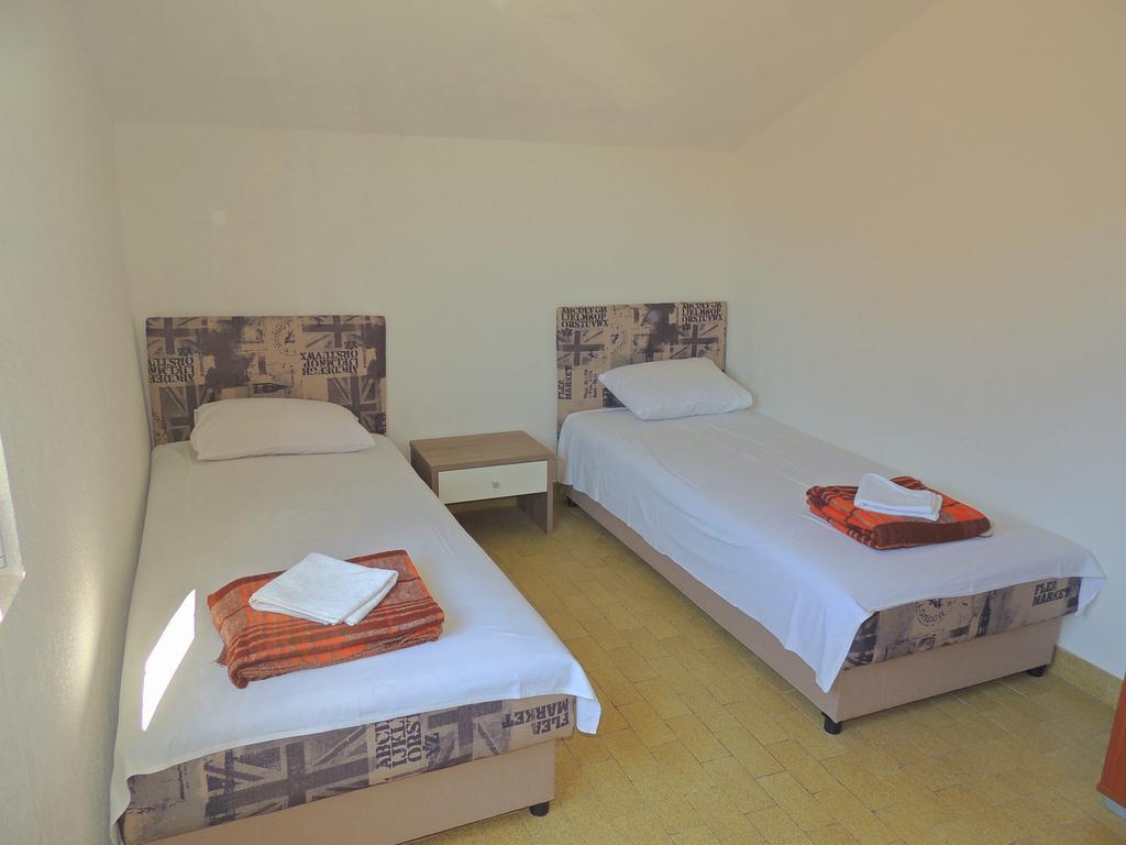 Guest House Jelena Budva Bagian luar foto