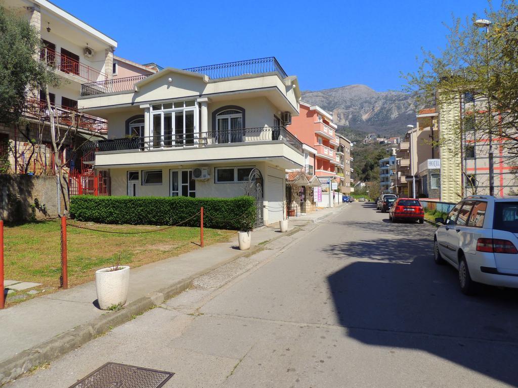 Guest House Jelena Budva Bagian luar foto