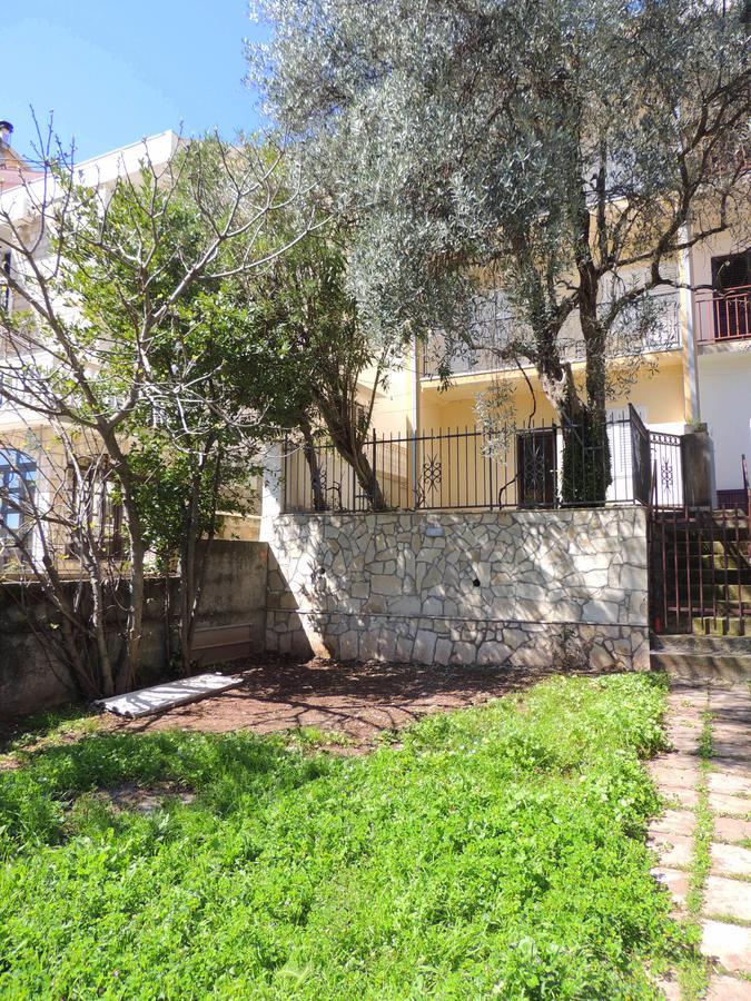 Guest House Jelena Budva Bagian luar foto