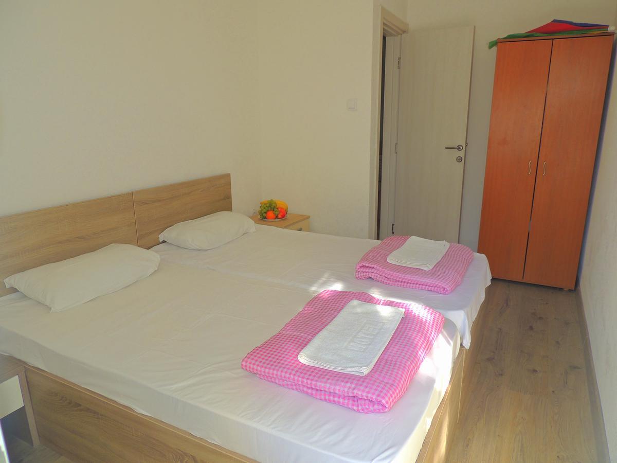 Guest House Jelena Budva Bagian luar foto