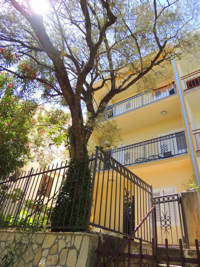 Guest House Jelena Budva Bagian luar foto